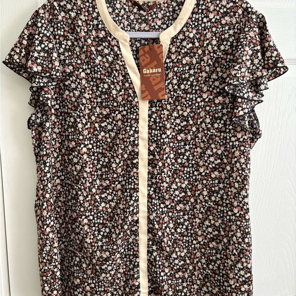 Gaharu Tops - Gaharu Floral Short Sleeve (flutter) Blouse. Size XL